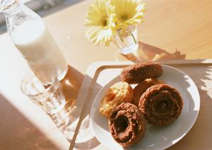 【2025年最新版】スイーツの魅力を引き立てる容器選びと保存のコツ